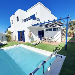 https://villa-vistas-mar-y-fuerteventurapiscina-privada.in-canary-islands.com